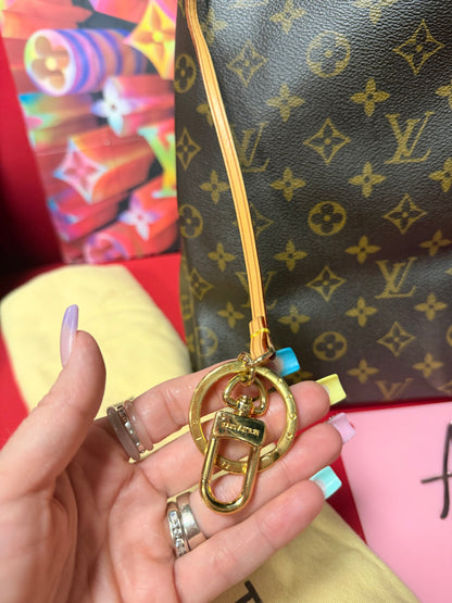 ARTSY MONOGRAM MM